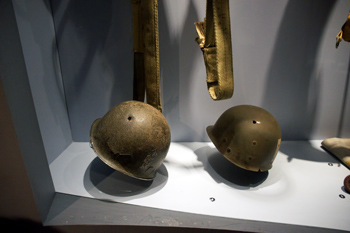 Photograph of Lt Aubel's holded helemt at Bastogne War Museum.